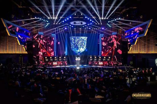 展现出了极 展现出了极