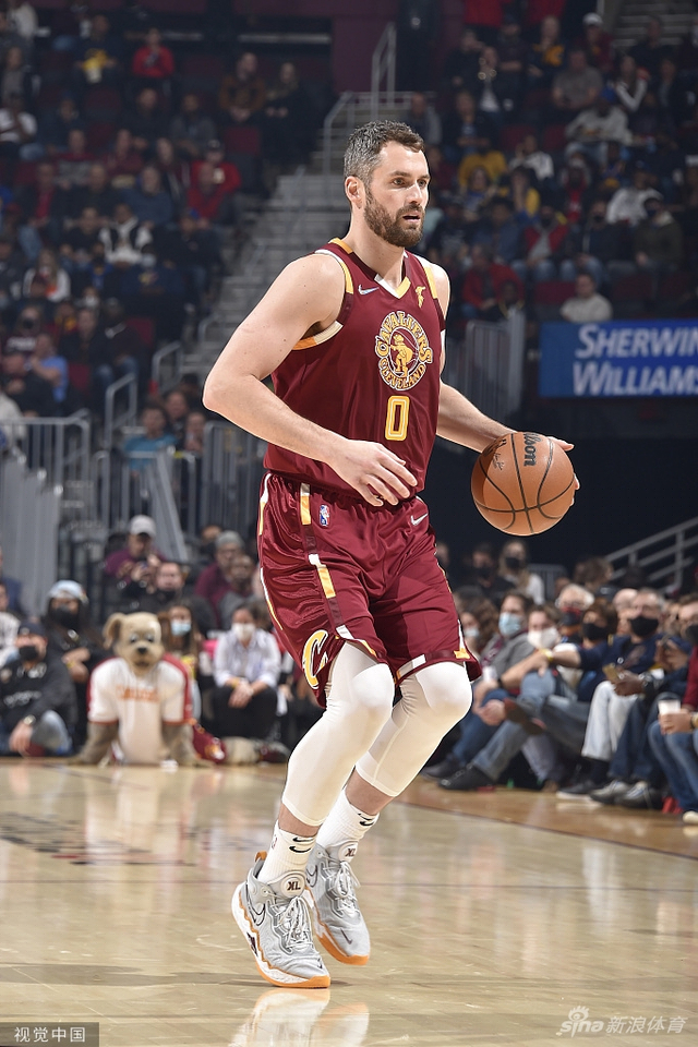 但三分线外 但三分线外