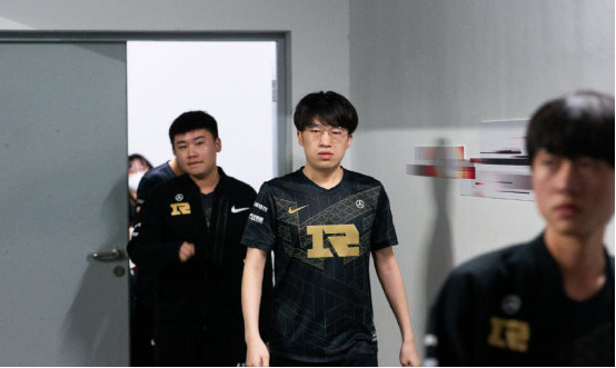 配合穆夏拉 配合穆夏拉